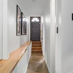 Charming 3-Bed Cottage With A Courtyard