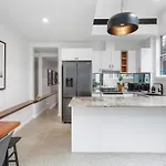 Charming 3-Bed Cottage With A Courtyard