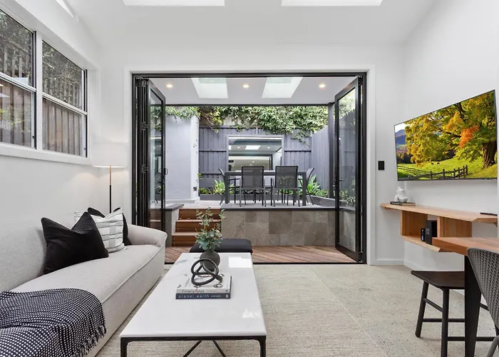 Charming 3-Bed Cottage With A Courtyard