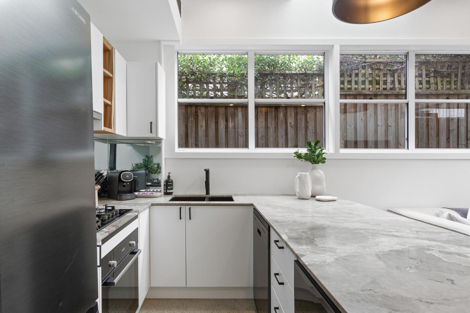Holiday home Charming 3-bed With A Courtyard *