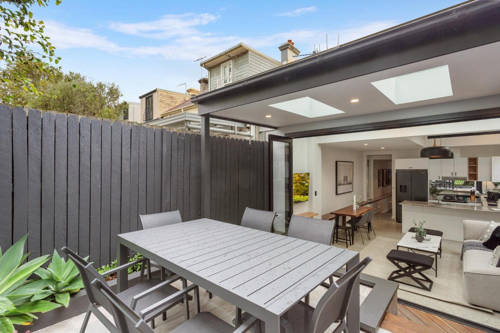 Charming 3-bed With A Courtyard Holiday home *